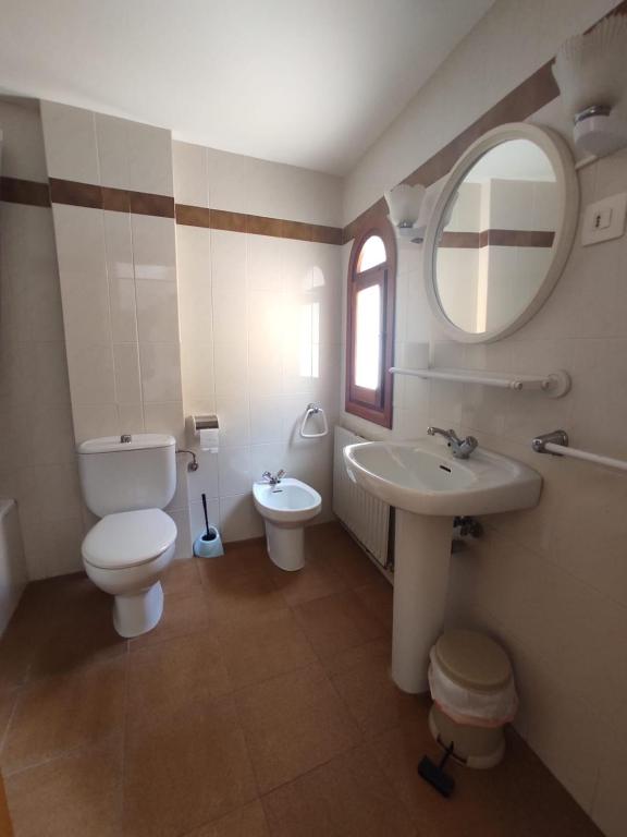 Pensión Mesón La Lonja - Herbers - Habitación Triple Con Baño