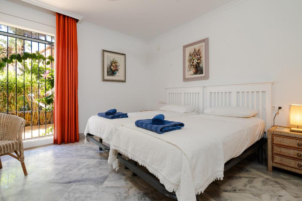 Postel nebo postele na pokoji v ubytování White Pearl Beach Elviria