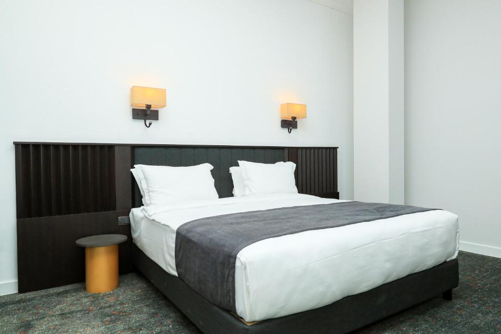 Postel nebo postele na pokoji v ubytování Pine Astoria Hotel