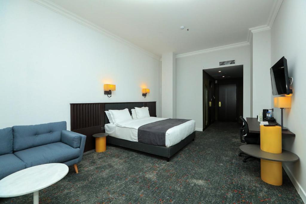 Postel nebo postele na pokoji v ubytování Pine Astoria Hotel