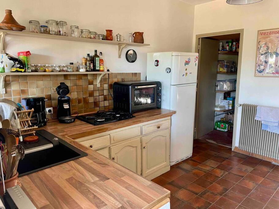 Kuchyňa alebo kuchynka v ubytovaní La maison du prieuré