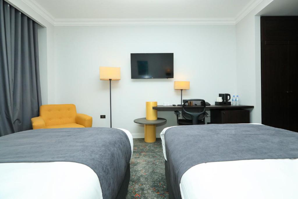 Postel nebo postele na pokoji v ubytování Pine Astoria Hotel