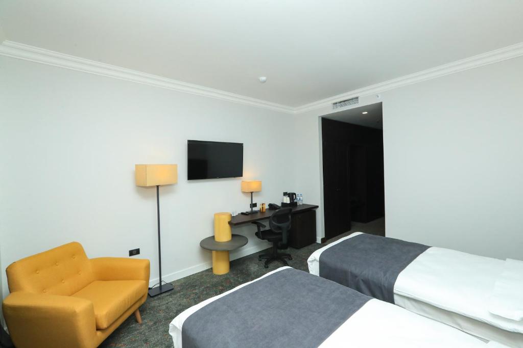 Postel nebo postele na pokoji v ubytování Pine Astoria Hotel