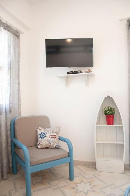 TV a/nebo společenská místnost v ubytování Fisherman's Lodge