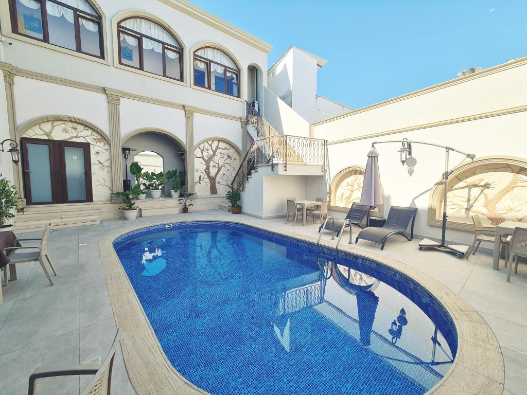 Бассейн в SOFIA BOUTIQUE HOTEL или поблизости