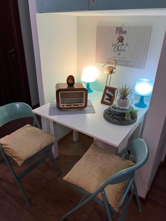 a table with a tv and two chairs at B&B I' Chivi in Incisa in Valdarno