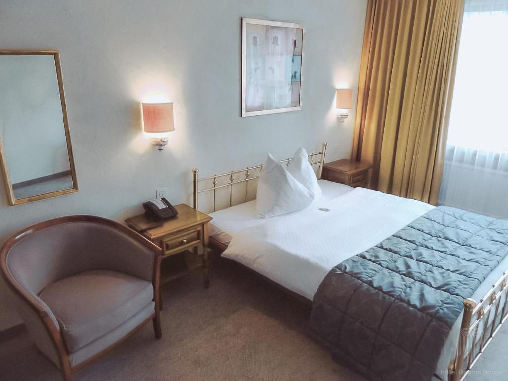 Postel nebo postele na pokoji v ubytování Hotel Regina Terme