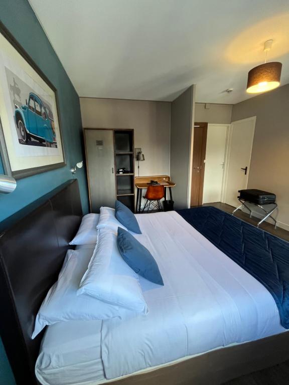 Postel nebo postele na pokoji v ubytování Hotel Des Cedres