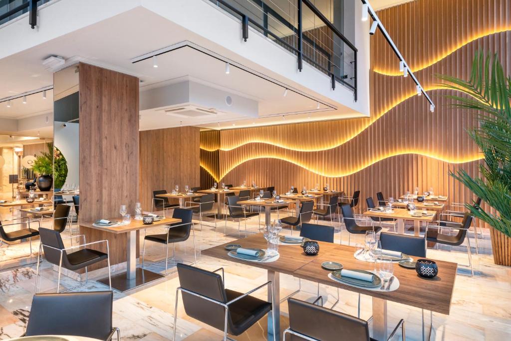 Restaurace v ubytování Salles Ciutat del Prat Barcelona Airport