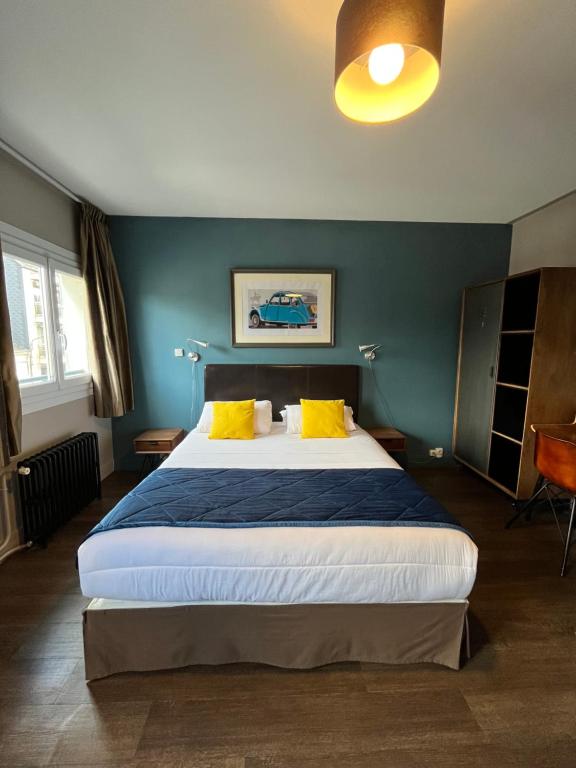 Postel nebo postele na pokoji v ubytování Hotel Des Cedres