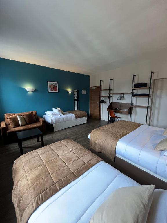 Postel nebo postele na pokoji v ubytování Hotel Des Cedres