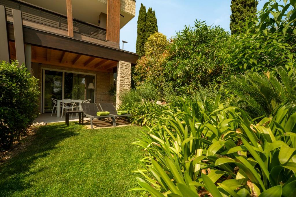 Een tuin van Lamasu RioVerde - Lago di Garda