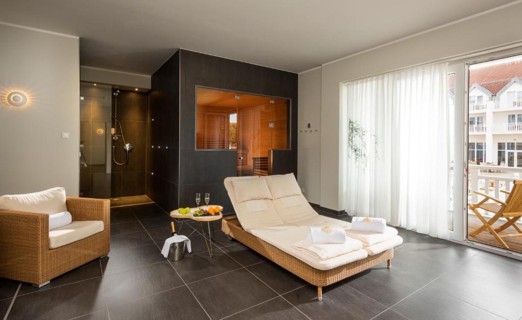 Ein Sitzbereich in der Unterkunft Precise Resort Hafendorf Rheinsberg