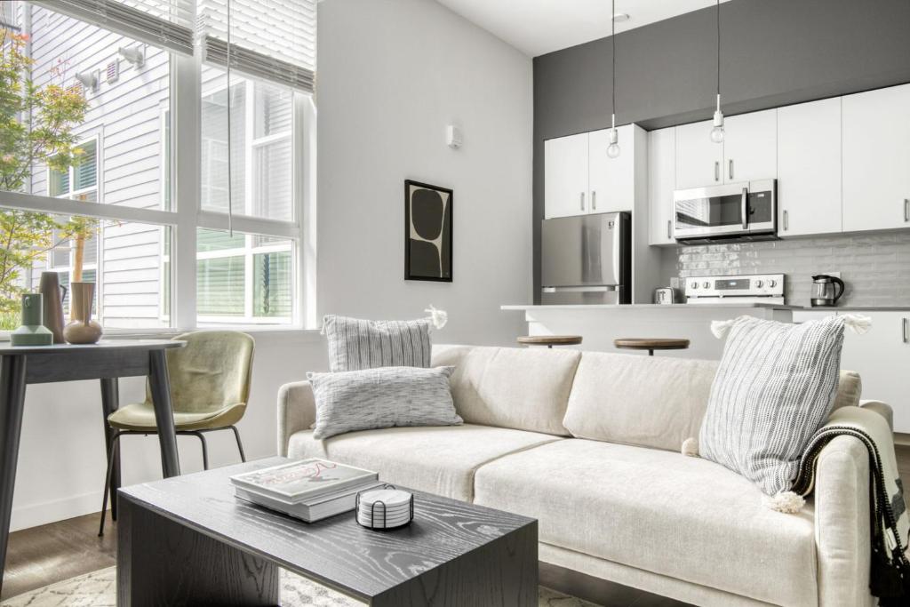 Apartment RiNo 1br w gym wd pool nr Larimer St dining DEN252, Denver