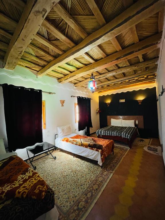 Hiking Nomads Guesthouse - Quadruple Room With Mountain View