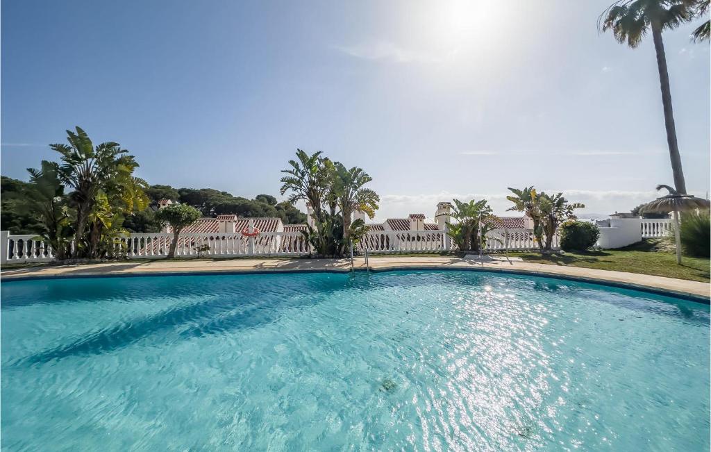 Bazén v ubytovaní Stunning Apartment In Benalmádena alebo v jeho blízkosti