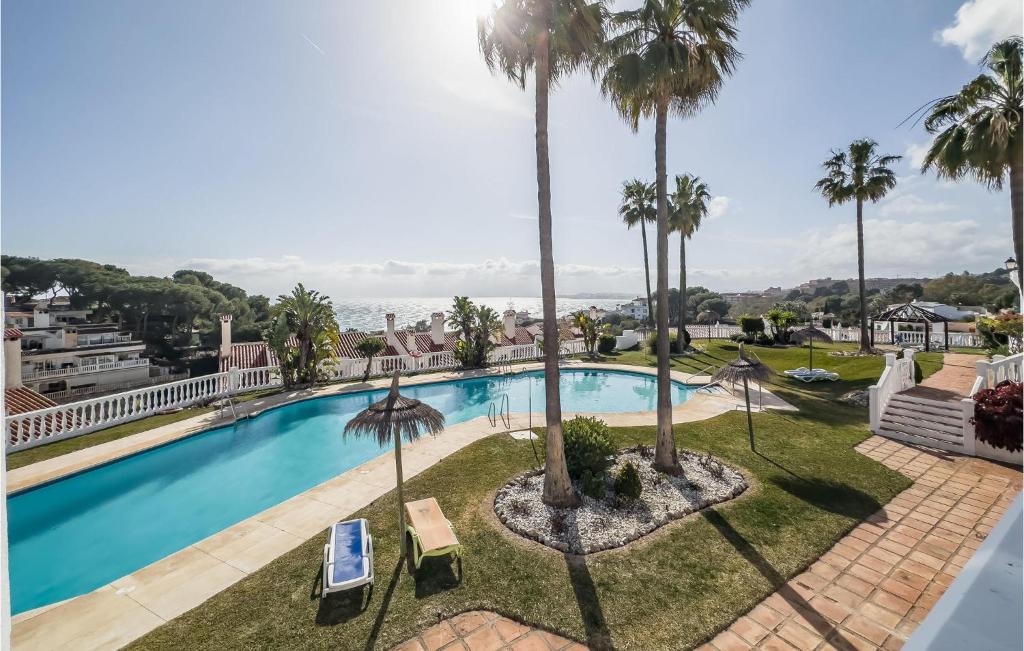 Bazén v ubytovaní Stunning Apartment In Benalmádena alebo v jeho blízkosti
