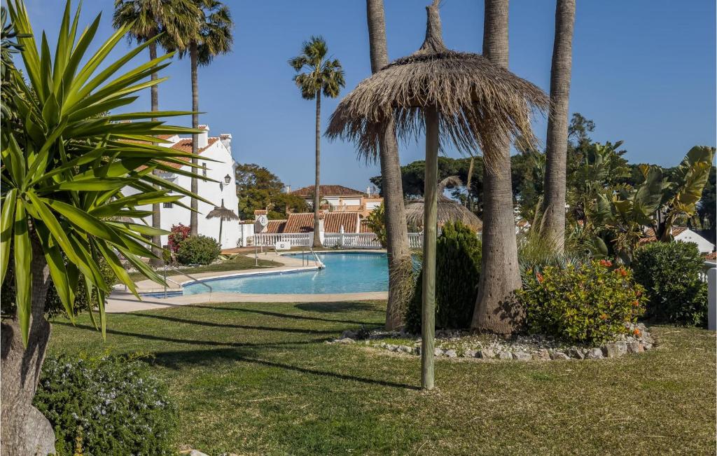 Bazén v ubytovaní Stunning Apartment In Benalmádena alebo v jeho blízkosti