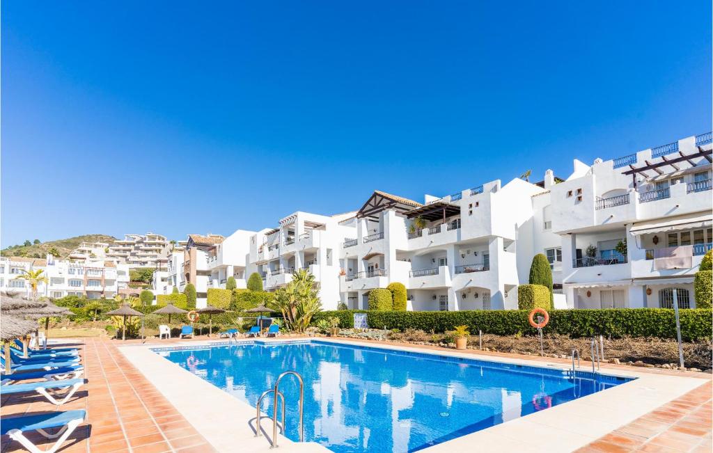 Bazén v ubytovaní Lovely Apartment In Benahavis alebo v jeho blízkosti