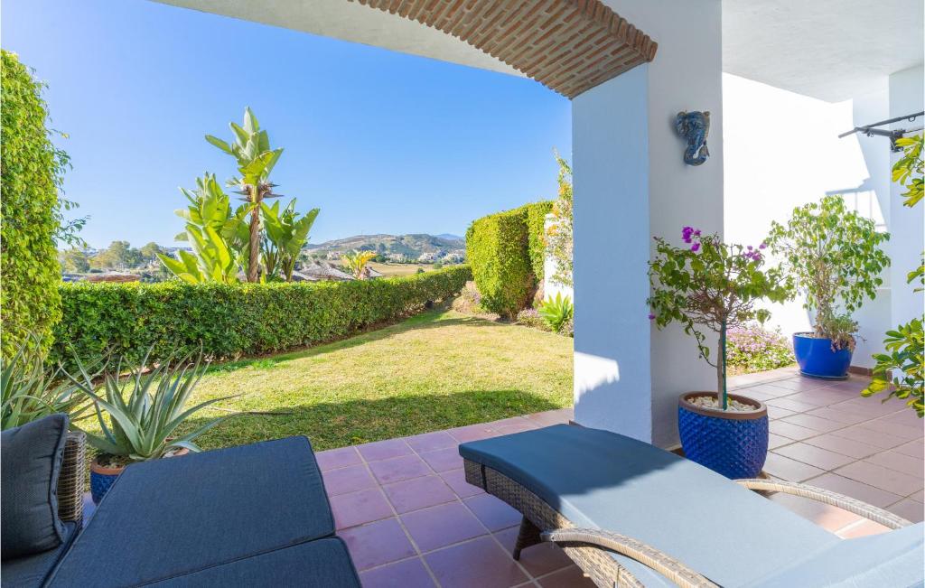 Vonkajšia záhrada v ubytovaní Lovely Apartment In Benahavis