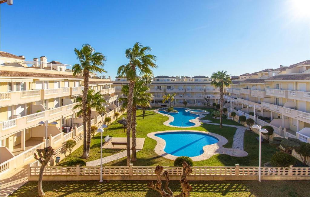 Bazén v ubytování 2 Bedroom Nice Apartment In Santa Pola nebo v jeho okolí