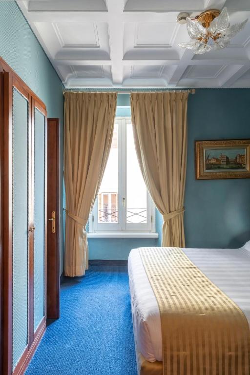 Postel nebo postele na pokoji v ubytování Hotel Scalinata Di Spagna