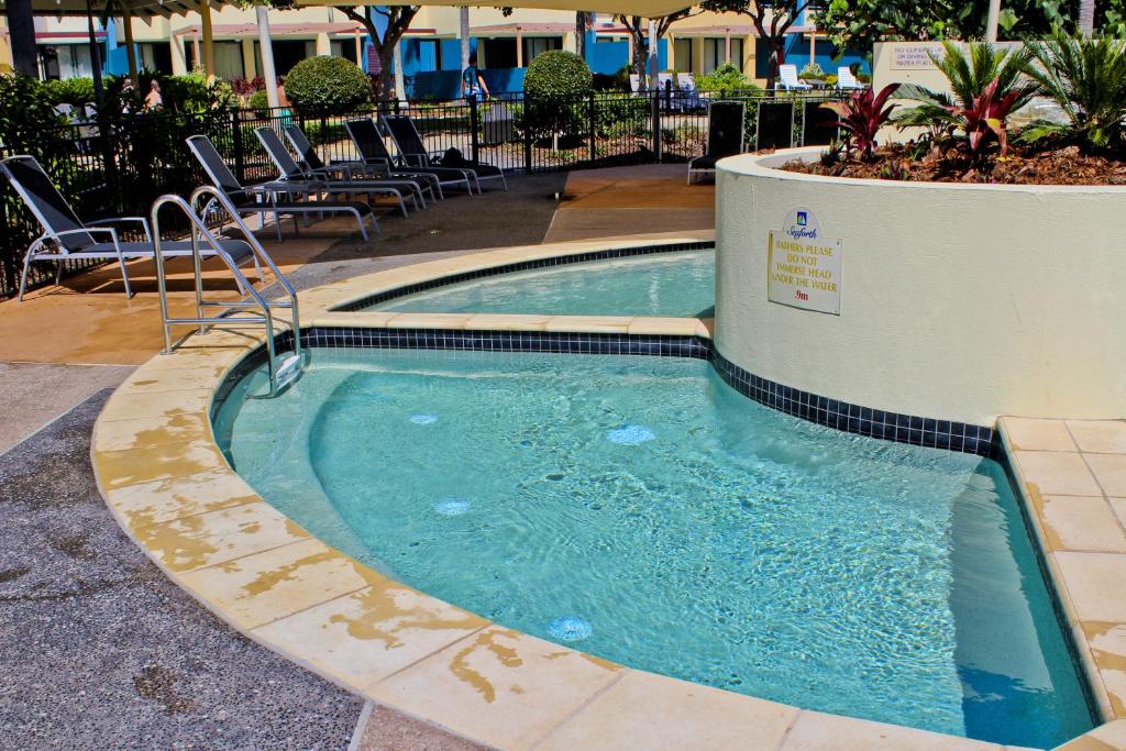 Bazén v ubytování Oaks Sunshine Coast Seaforth Resort nebo v jeho okolí
