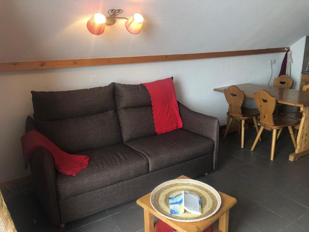 Appartement Valloire, 3 pièces, 6 personnes - FR-1-263-426にあるシーティングエリア