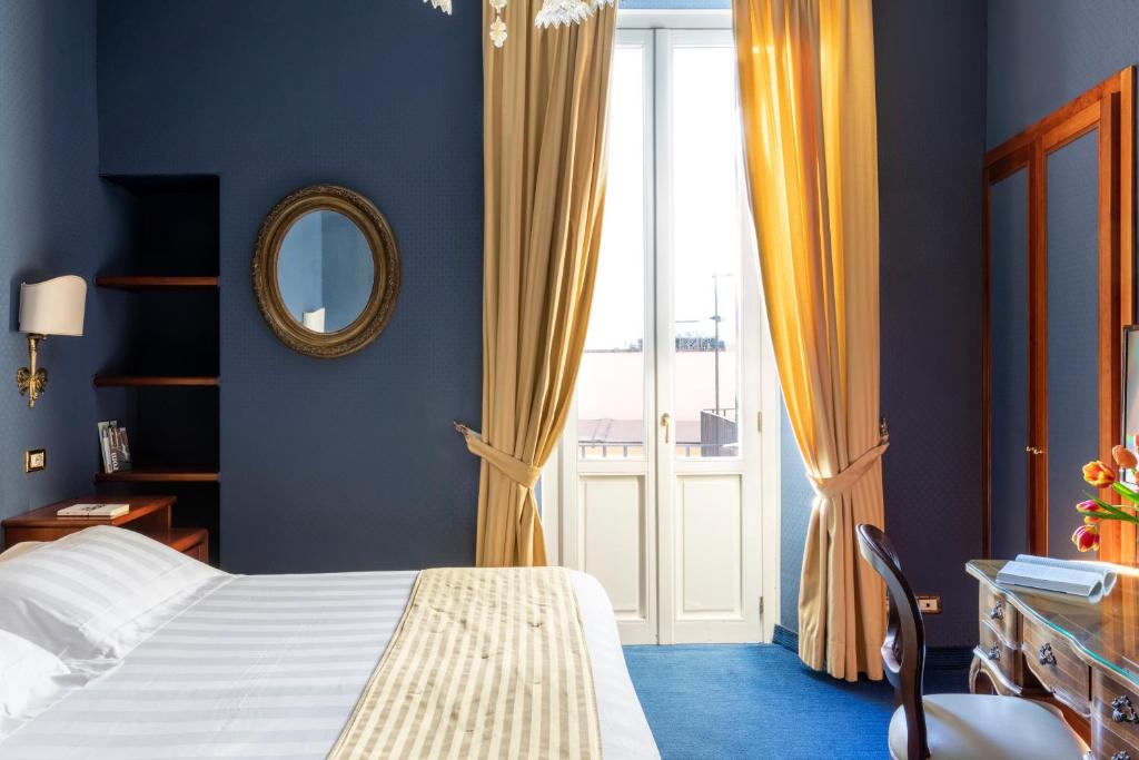 Deluxe Double or Twin Room with Balcony — room photograph