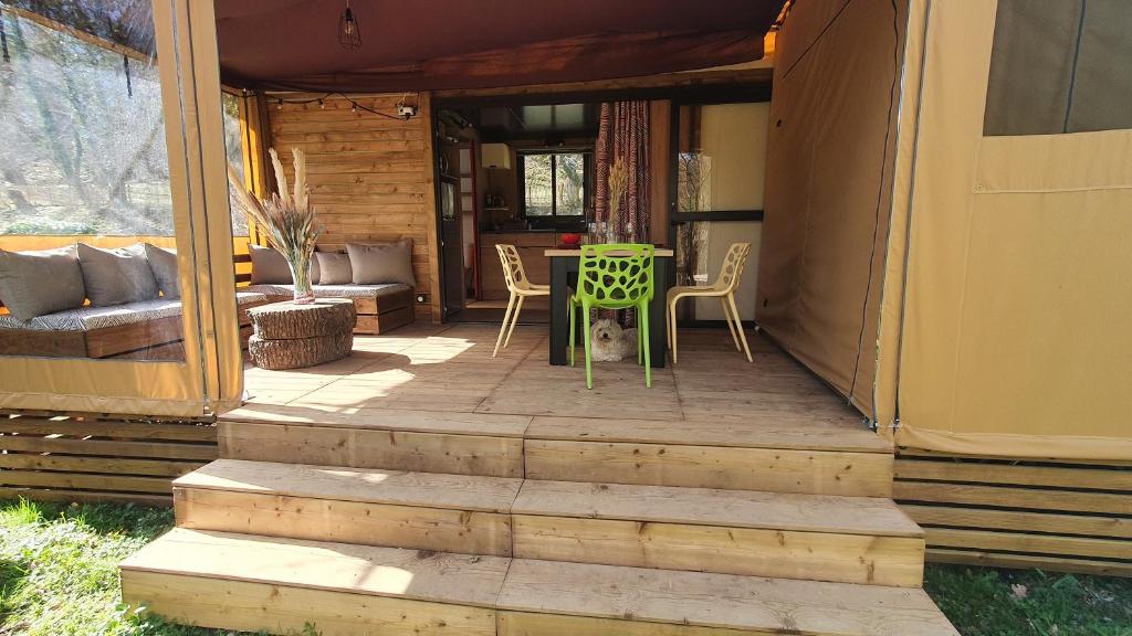 Patio nebo venkovní prostory v ubytování la rivière aux papillons