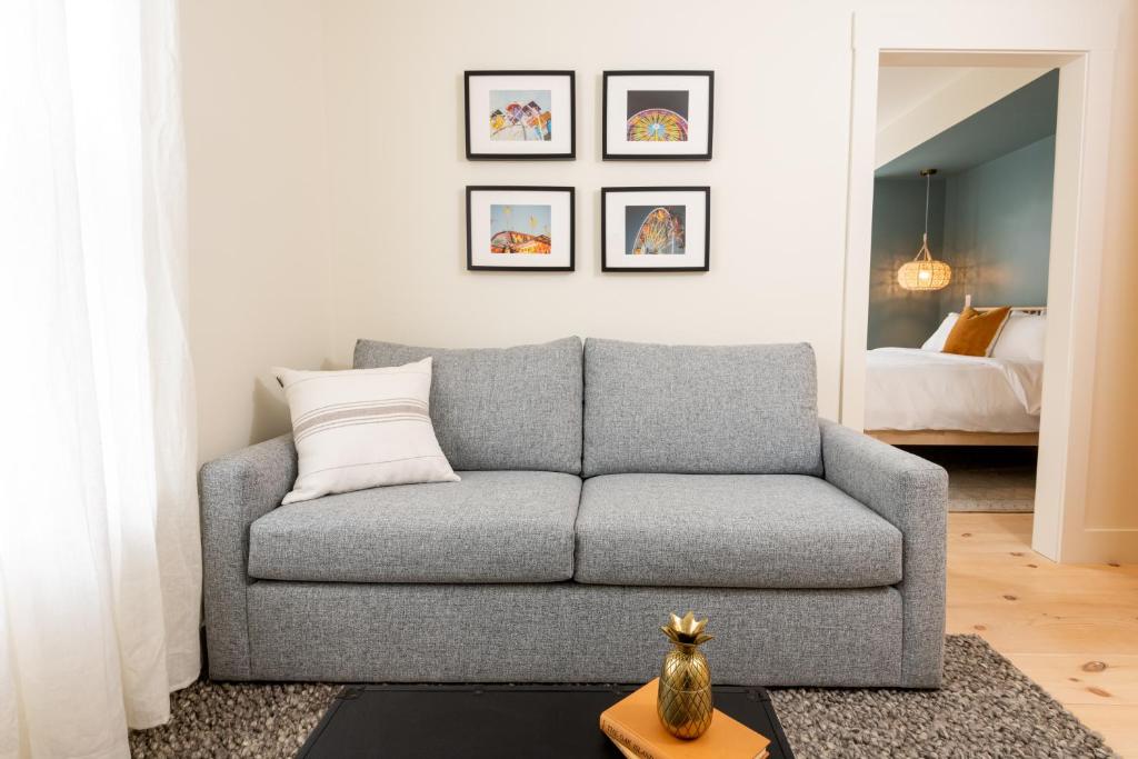 The August House - Deluxe King Suite