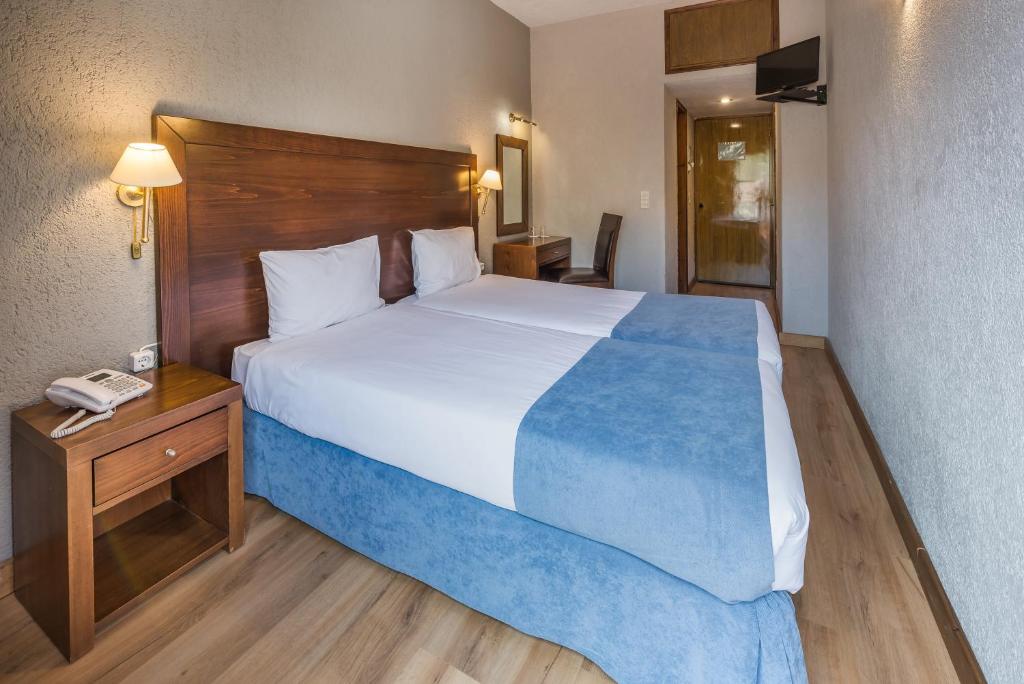 Arahova Inn Hotel - 4