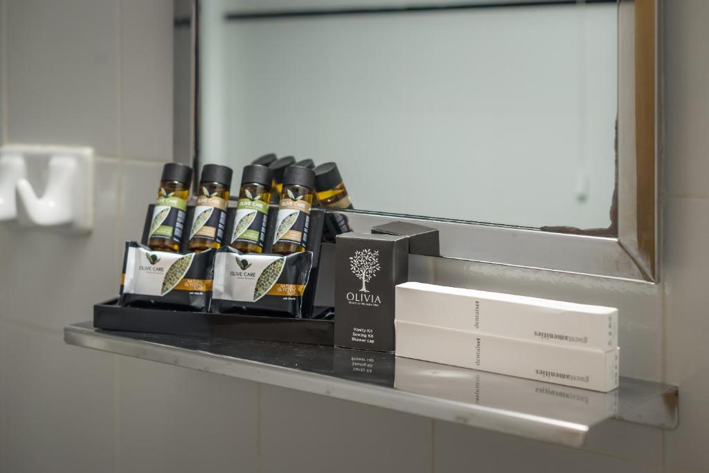 Arahova Inn Hotel - 3