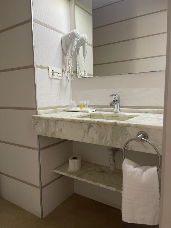 Koupelna v ubytování Hotel Leo
