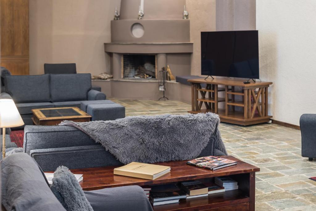 Posezení v ubytování Arahova Inn Hotel