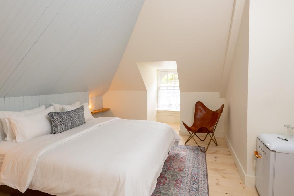 The August House - Deluxe King Room