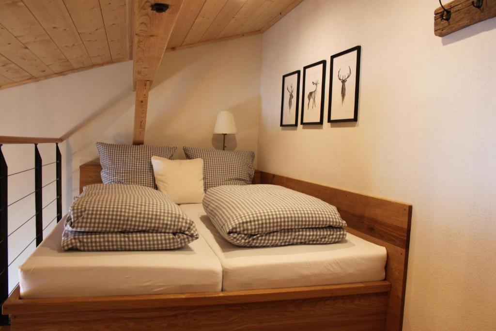 Postel nebo postele na pokoji v ubytování Bergfee Natur Appartements