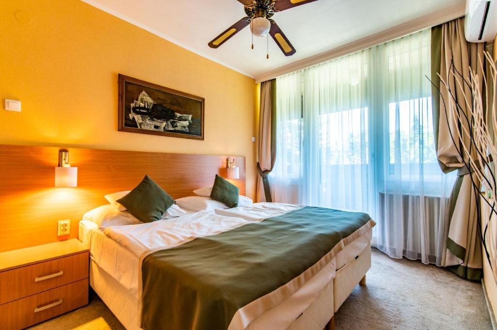 Postel nebo postele na pokoji v ubytování Hotel Jogar