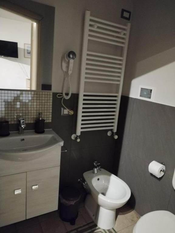 Łazienka w obiekcie Alessi Suites & Studio