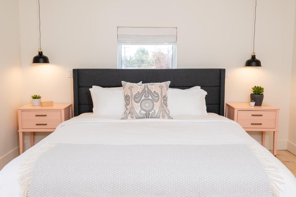 The August House - King Room