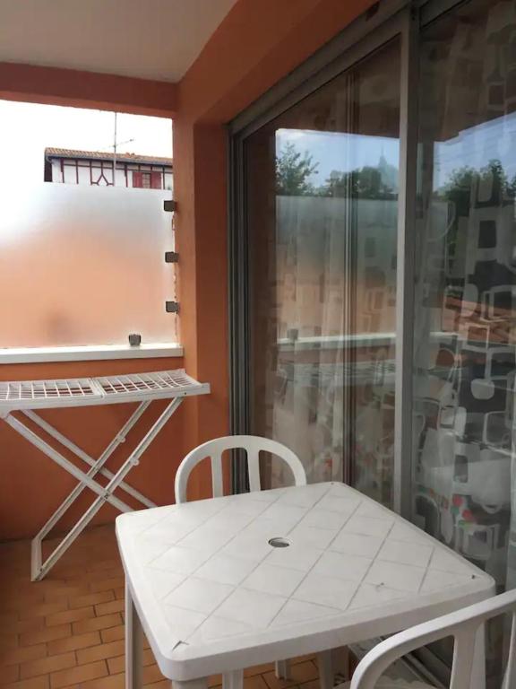 Balkon lub taras w obiekcie 42m with 2 balconies near beach and center