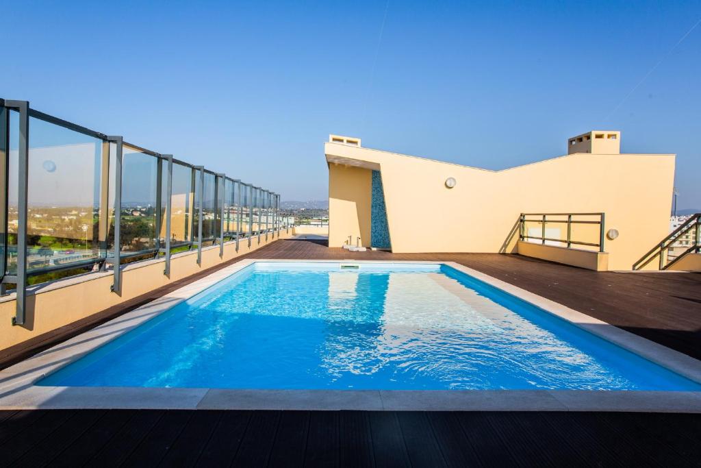 2Bed with Rooftop Pool in Marina Village Olhão, Olhão (updated prices