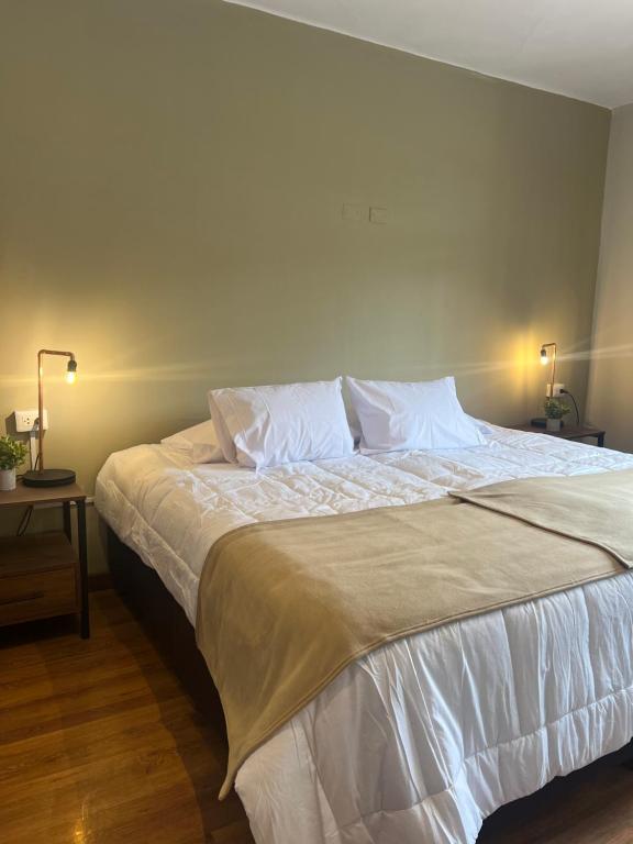 Postel nebo postele na pokoji v ubytování Hostal María Angola