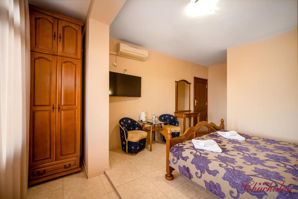 Postel nebo postele na pokoji v ubytování Hotel Chuchulev