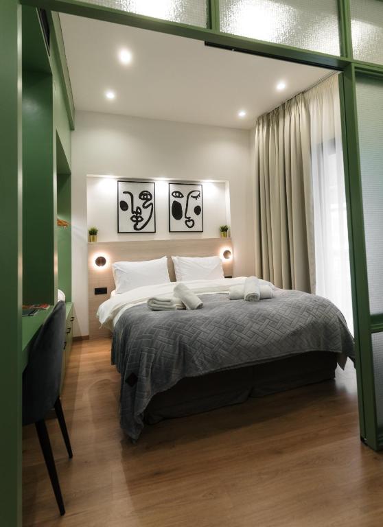 Posteľ alebo postele v izbe v ubytovaní Plane Tree Luxury Suites