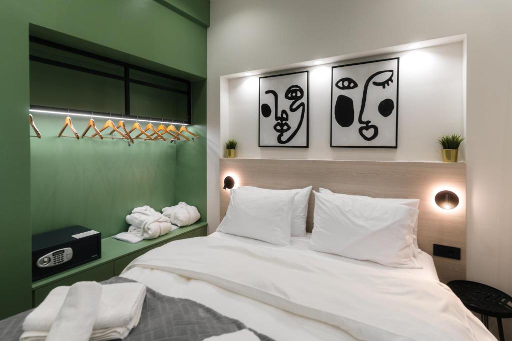 Posteľ alebo postele v izbe v ubytovaní Plane Tree Luxury Suites