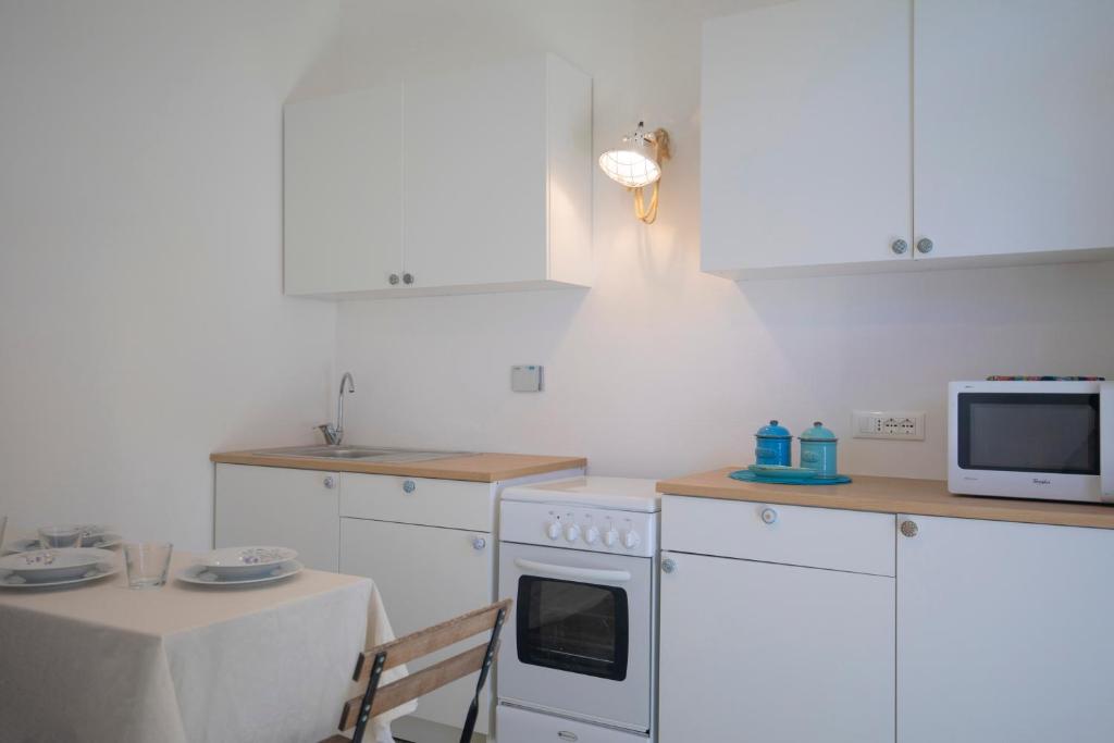 Kuchyň nebo kuchyňský kout v ubytování Appartamento La Triglia 2 - HelloElba