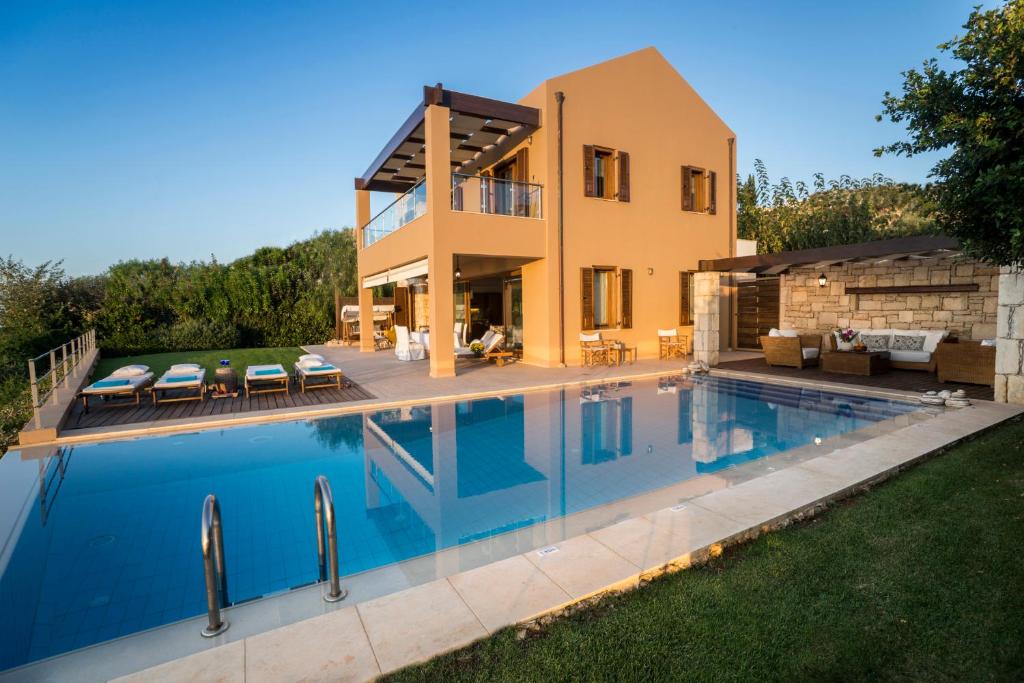 Bazén v ubytování SK Place Luxury Seafront Villas Chania nebo v jeho okolí