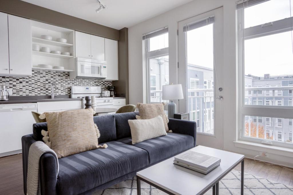 Somerville studio w wd nr Assembly T BOS154A, Somerville (updated