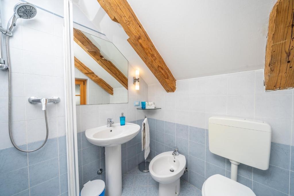 A bathroom at Casa il Tiglio